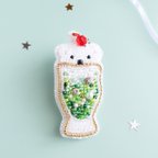 作品白くまさん　クリームソーダブローチ🐻‍❄️ ビーズ刺繍　アクセサリー