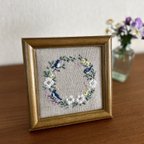 作品アートフレーム　刺繍　小鳥のフラワーリース　グレイッシュ