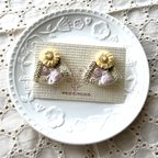 作品たまご色のお花とキラキラ刺繍リボンのピアス