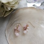 作品揺れる桜色ピアス