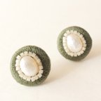 作品刺繍イヤリング pearl (moss-green) サージカルステンレス