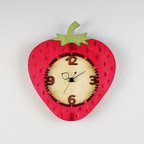 作品「いちご」木製掛け時計　