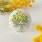 作品ミモザの花束刺繍ブローチ