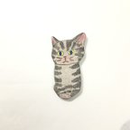 作品にゃんこの陶ブローチ（おすまし猫）