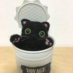 作品空き缶の中から黒猫