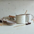 作品鉄粉のある　マグカップ　筒型   乳白　母の日　陶器