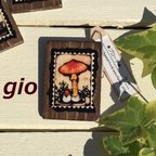 作品木製ブローチきのこ切手風・タマゴタケ