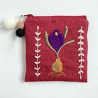 作品春の使者クロッカス　刺繍　ポーチ　植物　(赤×紫)