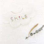 作品【SMILEスタイ】愛された証を未来に紡ぐ「お守り刺繍」baby bib SMILE