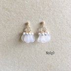 作品アクリル花びらで春ピアス♪  no2