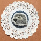 作品ヨウムさん 手刺繍アップリケブローチ (くるみボタン38mmサイズ)