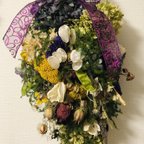 作品全２０種の花材を使用した大きなスワッグ