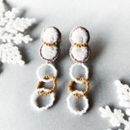 作品ゆきだるまの刺繍イヤリング。オトナもアクセサリーで雪遊び♪冬のカジュアルにぴったり。