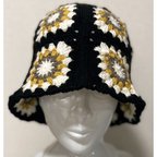 作品［キッズ］バケットハット モチーフ編み　グラニースクエアモチーフいっぱいの帽子