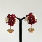 作品深紅の花束とティアラのピアス✴︎手編み