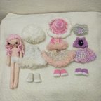 作品🎉着せ替え人形編みぐるみ　ピンク髪の女の子　