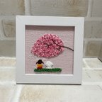 作品【送料無料】刺繍　フレーム　インテリア　トイプードル　女の子　お花見　桜