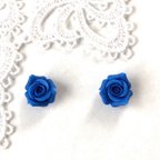 作品アンティークローズ　鮮やかな青い薔薇　一粒ピアス(イヤリングに変更可能) 花　フラワー　バラ