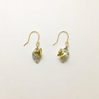 作品葉っぱに蝶々とまってるーピアス