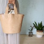 作品✺ •.* 春夏bag  ベージュ ラメ糸生地の巾着 in レザーバケツ✺ •.* 