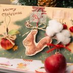 作品赤リス と 布花 の クリスマスオーナメントセット　ブローチ金具付き　クリスマスのりんご・コットンフラワー・リス　森の動物絵本