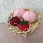 作品ちりめん細工:初夏の果物(桃といちご)