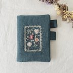 作品【完成品】レースフラワー刺繍のほぼ日手帳カバー　ブルー①　A6　リネン