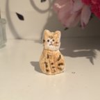 作品猫　ねこ　茶トラ　陶器風　ブローチ