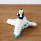 作品「飛行機ペンギン」の置物