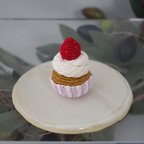 作品カップケーキのブローチ