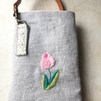 作品お値下げ☆リネン～チューリップの刺繍スマホ入れ