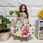 作品【再販】リカちゃん　花柄ワンピース・カチューシャセット♡ 花柄ワンピース　バラ　薔薇　レトロ　レトロワンピース　リボン　ドール　ミニチュア　リボンカチューシャ　ロングスカート