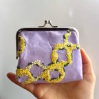 作品【特集掲載】たっぷりミモザのリース刺繍がま口 ポーチ《受注製作》