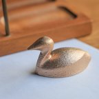 作品カイツブリのペーパーウェイト　琵琶湖の水鳥の置物　銅合金製