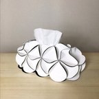 作品ティッシュケース-ホワイト/幾何学的なお花のシリーズ