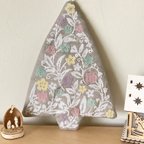 作品🌲『花のホワイトクリスマスツリー　小』🌲　Xmas  Xmasツリー　刺繍雑貨🪅クリスマス飾り🪅クリスマスツリー🪅