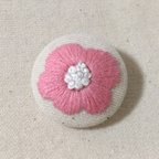 作品ピンクのお花 刺繍ヘアゴム 刺繍ブローチ 刺繍くるみボタン