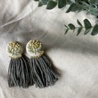 作品ミモザのタッセルピアス　刺繍ビーズ