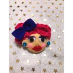 作品フェルト　ハンドメイド　 かわいいおねぇさん①ブローチ