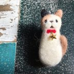 作品羊毛フェルトブローチ 猫 星のチャームの三毛猫さん