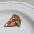 作品ピザ🍕刺繍ブローチ☻︎ふわふわマルゲリータ