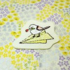 作品春のシマエナガ（チューリップ）刺繍ブローチ