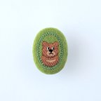 作品クマ刺繍ブローチ