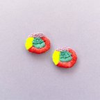 作品neon yellow刺繍ピアス