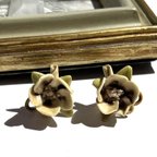 作品1174 90s VINTAGE EARRING 樹脂クラシカルフラワーヴィンテージ　イヤリング　アンティーク  クラシカル　花フラワー　大ぶり　クリップ　カジュアルアシンメトリービジュー