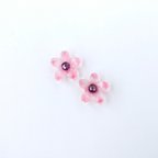 作品小さな桜 ピアス*(チタン/樹脂)*ガラス細工のような風合のほんのり朱色桜.*゜