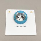 作品刺繍ブローチ　猫(ハチワレ)　ハンドメイド　くるみボタン　手刺繍　猫　猫グッズ　猫好き　刺繍　ブローチ