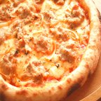 作品【天然酵母ピザ】 タルタルツナとオニオンのトマトソースピザ　２０ｃｍ