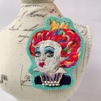 作品ちょっとアートな刺繍ブローチ No.140 ハートの女王