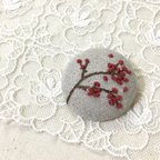 作品【受注製作】クリスマス 赤い実の刺繍ブローチ
